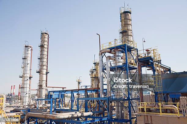 Нефтехимический Завод — стоковые фотографии и другие картинки Бензин - Бензин, Природный газ, Промышленное здание