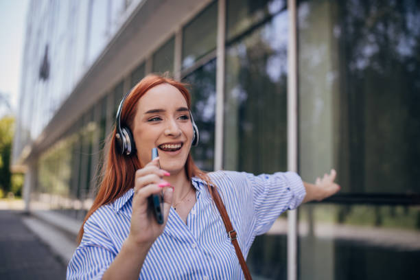 istock Woman singing on the street 1713778100