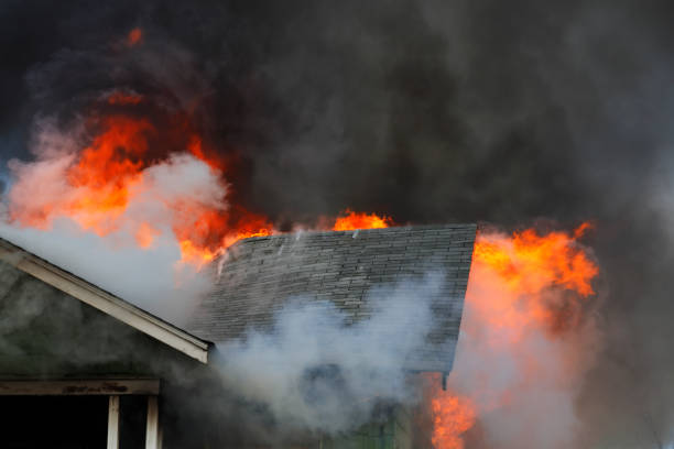 istock Roof with flames and extra dark smoke. 171377968