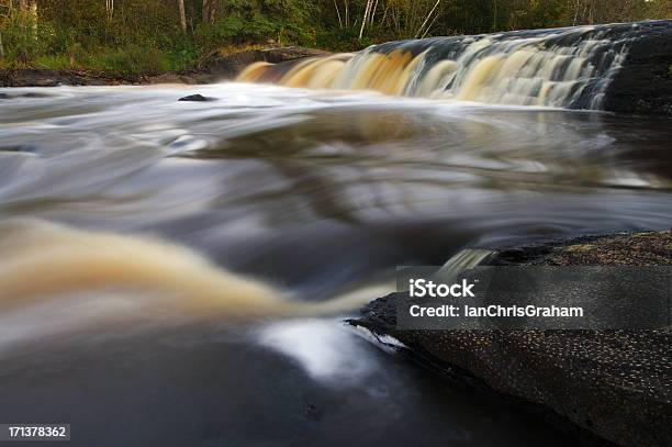 Английский Brook Водопад — стоковые фотографии и другие картинки Без людей - Без людей, Берег реки, Вода