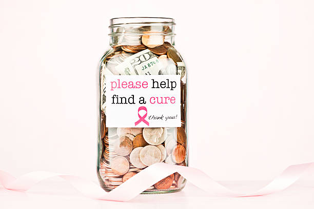 raccogliere fondi per la ricerca sul cancro al seno - breast cancer cancer breast cancer awareness ribbon pink foto e immagini stock