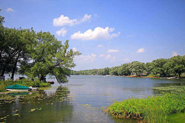 istock Cottage and Lake 171379941