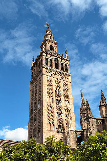 giralda, sevilha, espanha - seville sevilla la giralda spain imagens e fotografias de stock