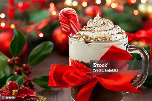 Navidad Chocolate Caliente Foto de stock y más banco de imágenes de Chocolate caliente - Chocolate caliente, Menta - Gastronomía, Acebo