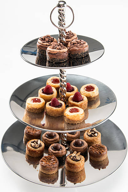 mini cheesecakes variados - indulgence chocolate cheesecake small fotografías e imágenes de stock