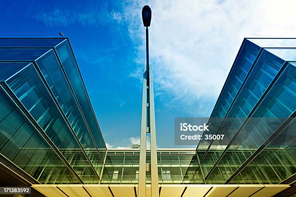 Moderne Bürogebäude Stockfoto und mehr Bilder von Architektur - Architektur, Bauwerk, Blau