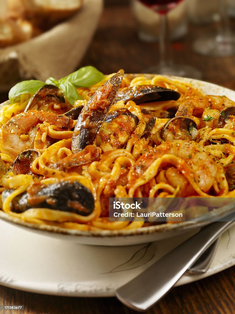 Linguine frutti di mare - Foto stock royalty-free di Aglio - Alliacee