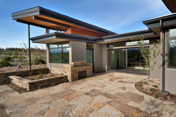istock Exterior of home during the day 171384692