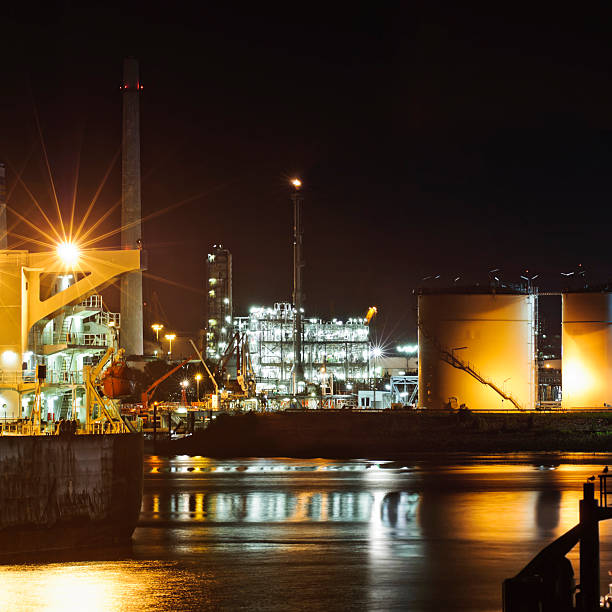 istock Oil harbor in the night 171385144