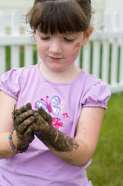 istock Little girl admires her muddy hands 171385312