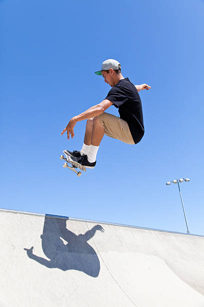 スケートボードランプ - skateboard park extreme sports recreational pursuit skateboarding ストックフォトと画像