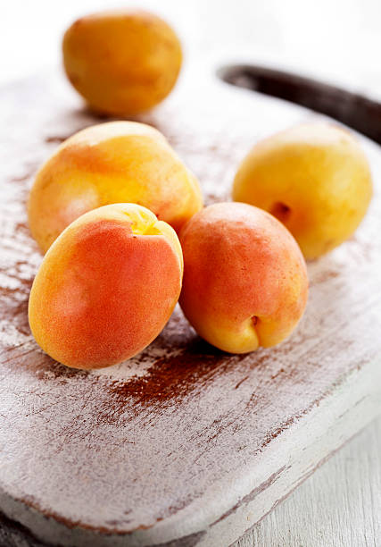 абрикос - apricot portion antioxidant fruit стоковые фото и изображения