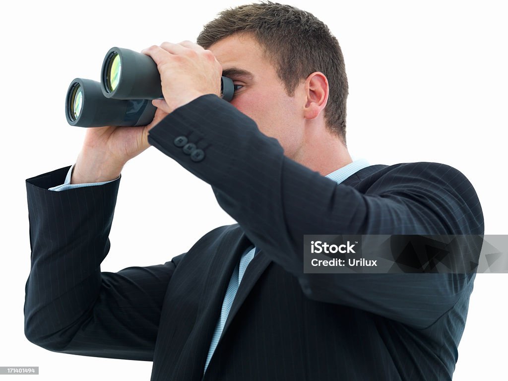 Hombre de negocios joven mirando a través de binocular Aislado en blanco - Foto de stock de Adulto libre de derechos