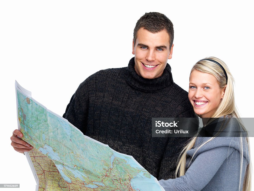 Moderno giovane coppia leggendo una mappa di viaggio - Foto stock royalty-free di Adulto