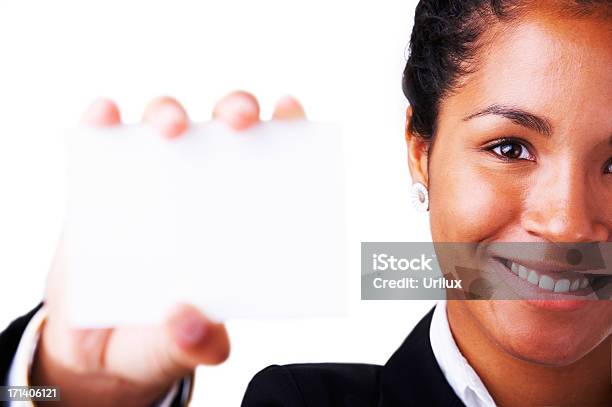 Piękna Kobieta Z Notecard - zdjęcia stockowe i więcej obrazów Biznes - Biznes, Biznesmenka, Dorosły