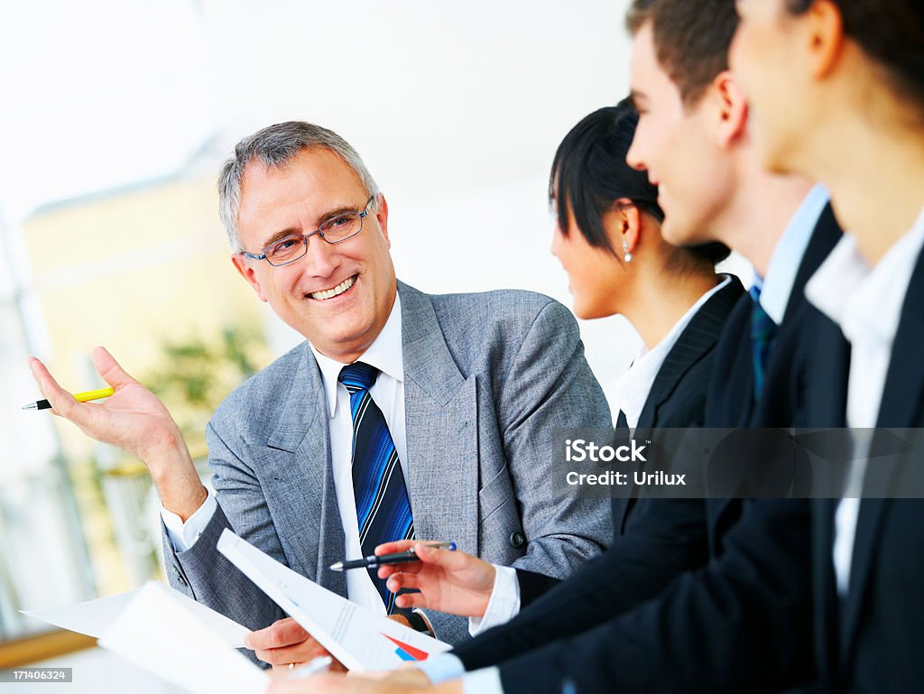 Senior hombre de negocios en una reunión - Foto de stock de Adulto libre de derechos