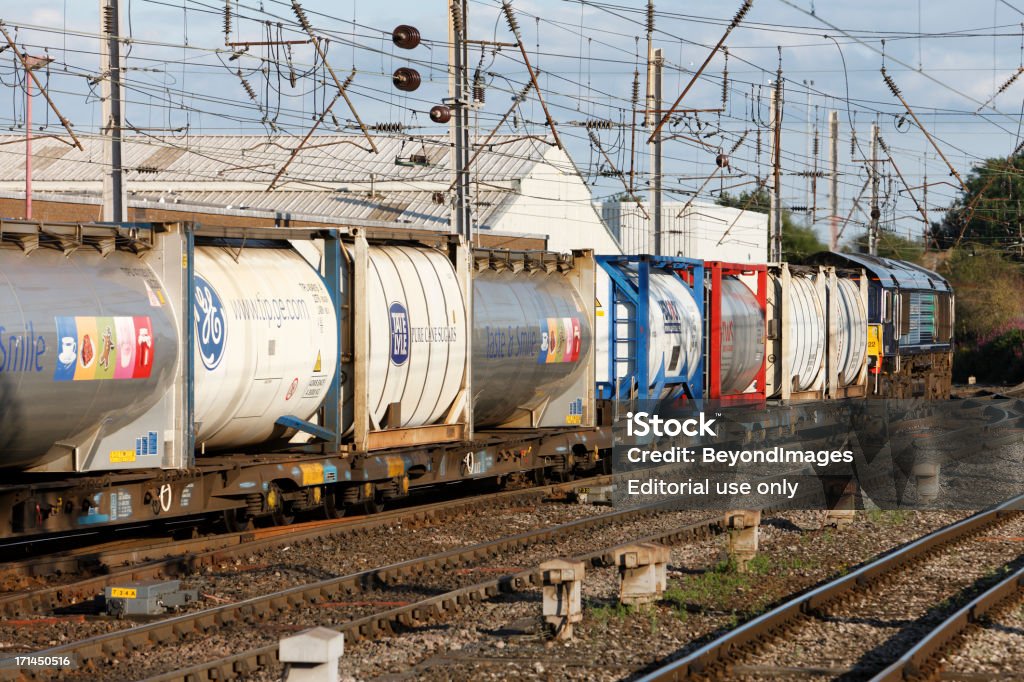 直通電車のサービスを誇るフレイトトレインのタンクコンテナーズ - イギリスのロイヤリティフリーストックフォト