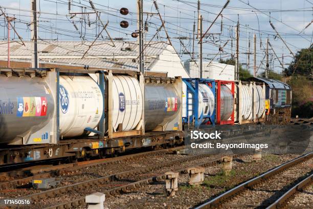 直通電車のサービスを誇るフレイトトレインのタンクコンテナーズ - イギリスのストックフォトや画像を多数ご用意 - イギリス, 列車, 容器