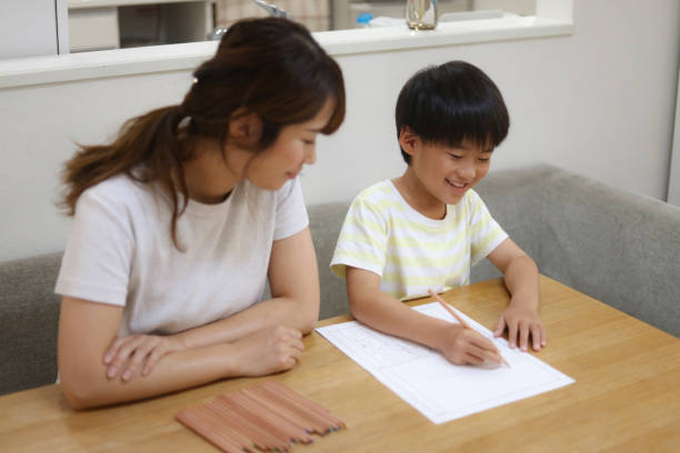 istock Parent and child drawing a picture diary 1714543201