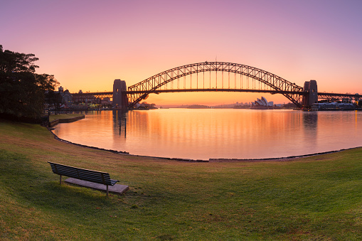 Blues Point Reserve in McMahons Point features spectacular views of the city, the harbour and the bridge.