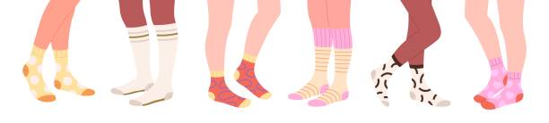 illustrazioni stock, clip art, cartoni animati e icone di tendenza di le gambe indossano calze, i piedi indossano calze colorate. accessorio per piedi in tessuto, cotone e decorativo. elementi di vestiti accoglienti femminili alla moda, set vettoriale di moda - sock wool multi colored isolated