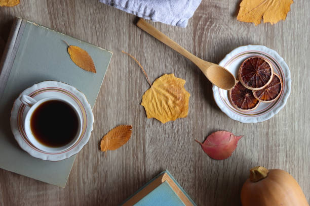 сладкая еда, горячие напитки и осенние детали - squash pumpkin orange japanese fall foliage стоковые фото и изображения