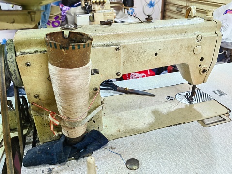 The sewing machine has a dull color because it has been used for a long time. Photo taken from close up.