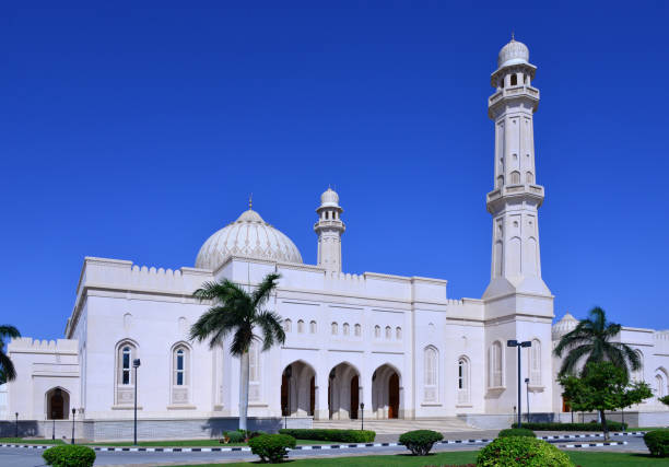 Sultan Qaboos Mosque - single-dome mosque with two minarets, Salalah, Dhofar Governorate, Oman Salalah, Dhofar Governorate, Oman: Sultan Qaboos Mosque aka Grand Mosque of Salalah - named after Qaboos bin Said, born in Salalah, Sultan of Oman 1970-2020 - An Nahdah Street. sharia stock pictures, royalty-free photos & images