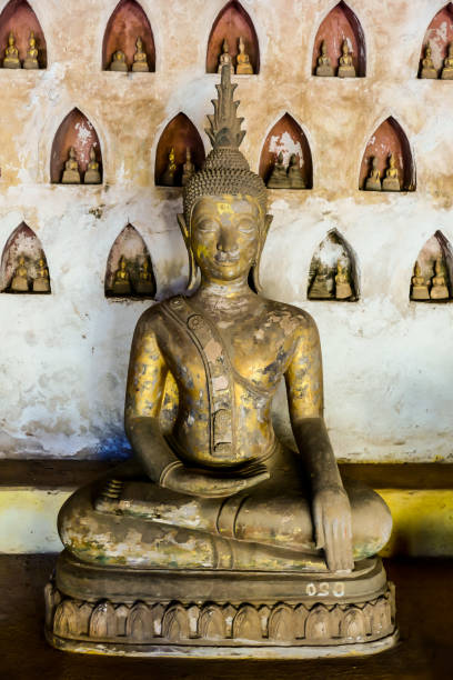 posąg buddy w ayutthaya w tajlandii, zdjęcie cyfrowe jako tło, zrobione w świątyni sisaket laos, azja, wykonane w świątyni sisaket, luang prabang, laos, azja - laos luang phabang thailand religion zdjęcia i obrazy z banku zdjęć