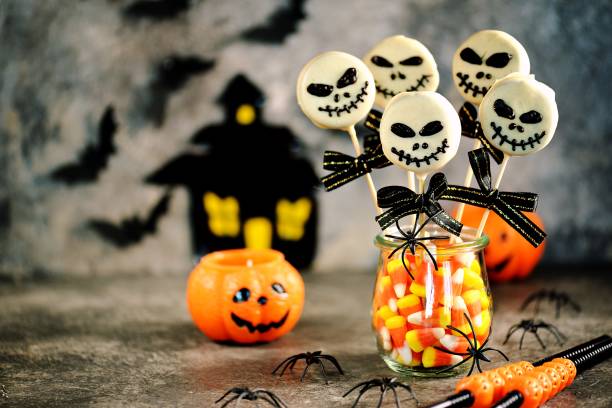 istock Halloween cake pops skeletons with white chocolate. 1715144482