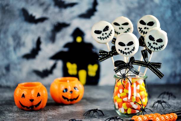 istock Halloween cake pops skeletons with white chocolate. 1715145059