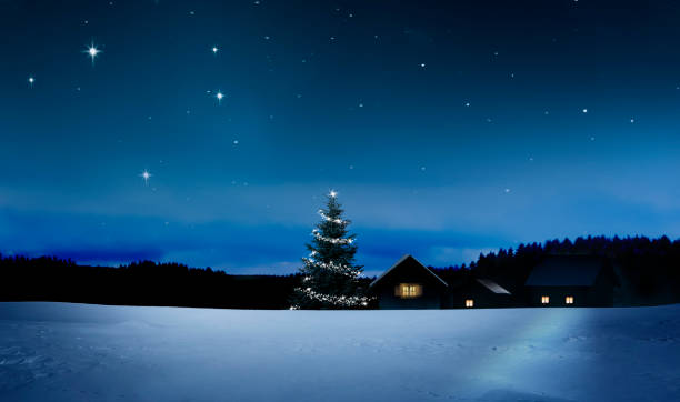 pueblo iluminado en una fría noche de invierno - christmas window santa claus lighting equipment fotografías e imágenes de stock