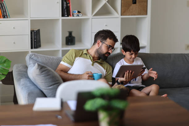 istock Father trying to work from home 1715417784