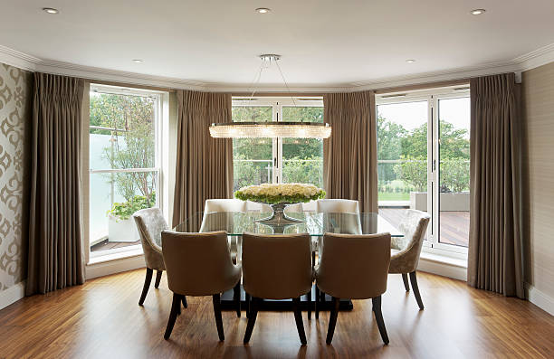 mesa de jantar de luxo apartamento - flower arrangement dining room decor dining imagens e fotografias de stock