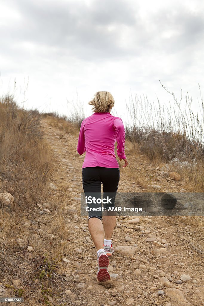 Course en haut de la colline - Photo de Cross-country libre de droits