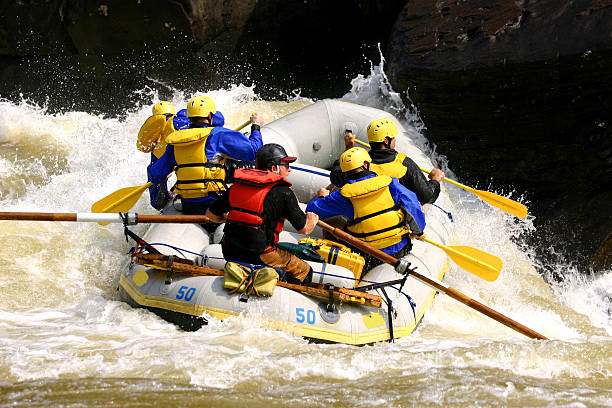 lateral - rafting white water rafting rapid river fotografías e imágenes de stock