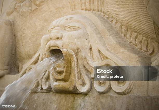 Stone Gargouille - Fotografie stock e altre immagini di Acqua - Acqua, Il passato, Vomitare