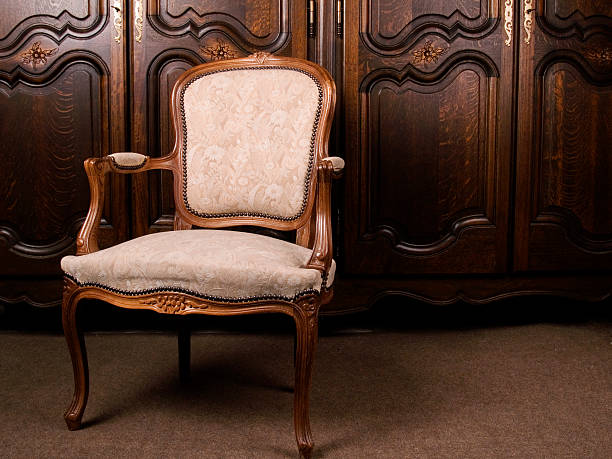 アンティーク arm 椅子 - antique furniture old old fashioned ストックフォトと画像