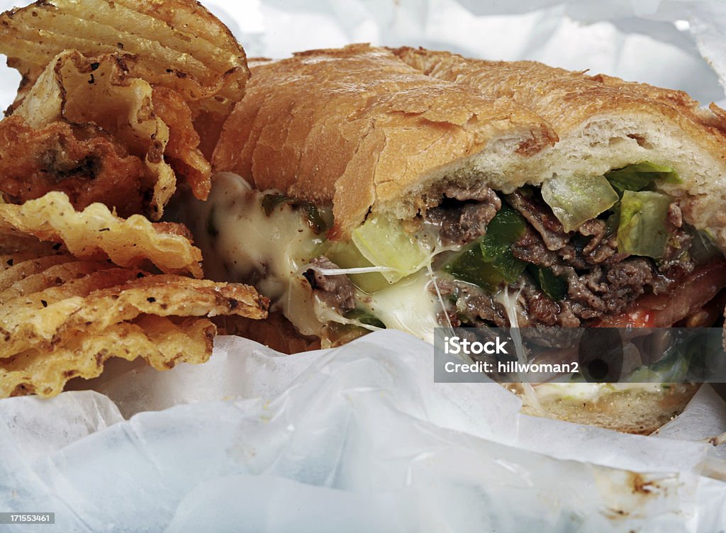 Empada de Carne e queijo com Chips - Royalty-free Alimentação Não-saudável Foto de stock