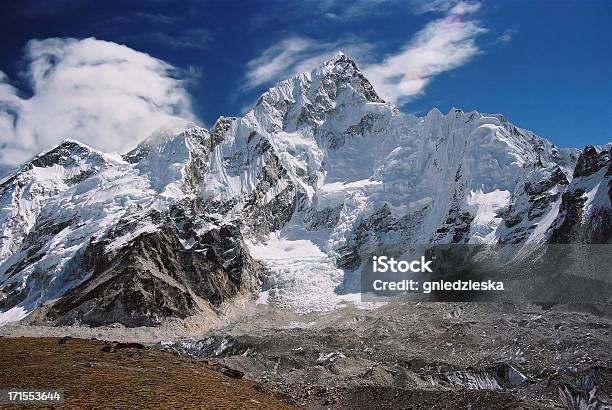 Nuptse Me Monte Everest Foto de stock y más banco de imágenes de Exhibir - Exhibir, Himalayas, Monte Everest