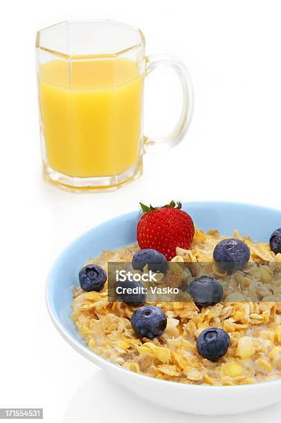 ヘルシーな朝食 - ふすまのストックフォトや画像を多数ご用意 - ふすま, イチゴ, オレンジ色