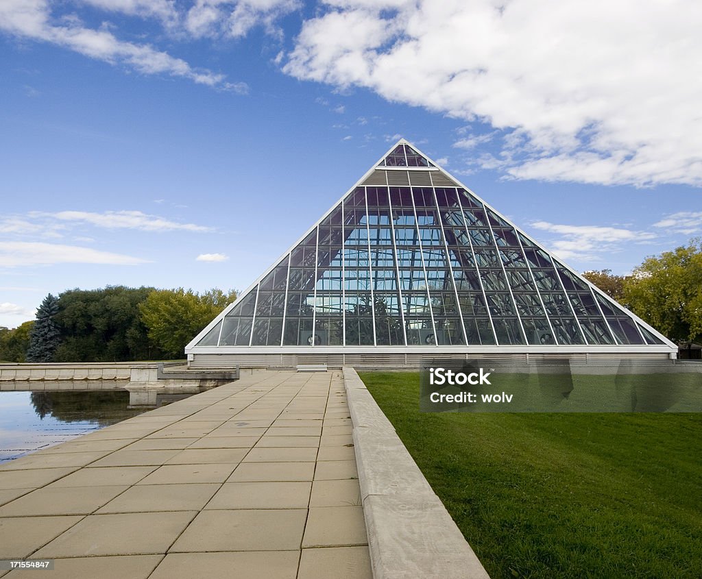 Pirámide de vidrio (serie dos - Foto de stock de Edmonton libre de derechos