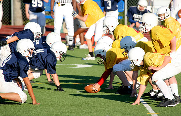 Football Series (31) Line of scrimmage offensive line stock pictures, royalty-free photos & images