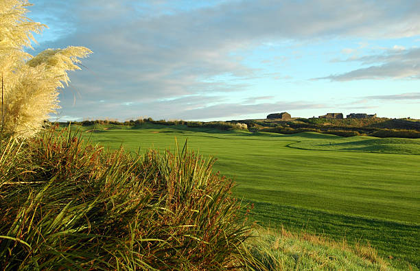 pole golfowe w irlandii - republic of ireland golf northern ireland landscape zdjęcia i obrazy z banku zdjęć