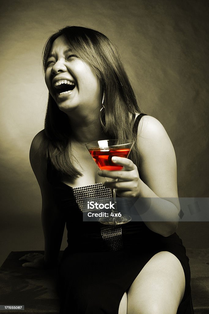 Mulher asiática com cocktail - Foto de stock de Legal royalty-free