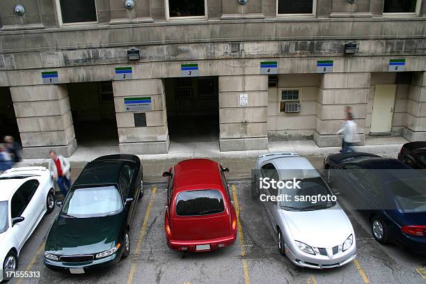 Foto de No Estacionamento e mais fotos de stock de Atividade Física - Atividade Física, Carro, Contraluz