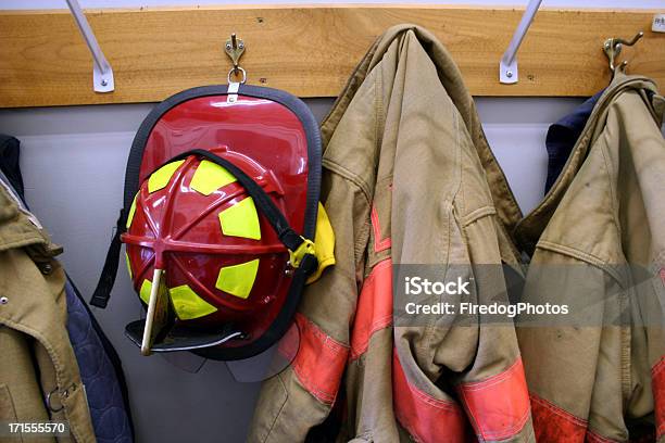 Photo libre de droit de Bunker Équipement banque d'images et plus d'images libres de droit de Casque de pompier - Casque de pompier, Suspendre, Vêtement ignifugé