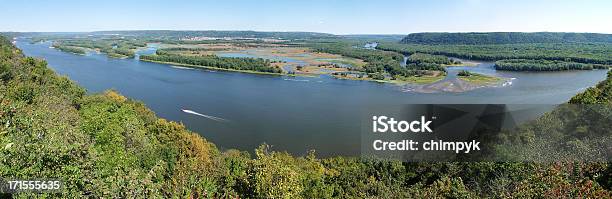Panorama Do Rio Mississippi - Fotografias de stock e mais imagens de Iowa - Iowa, Rio Mississipi, Paisagem - Cena Não Urbana