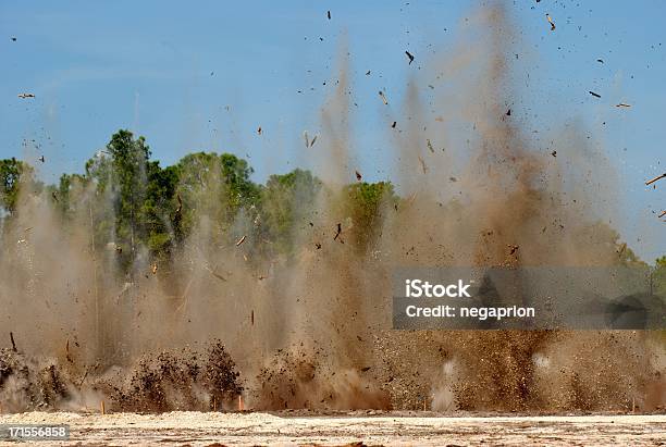 Foto de Construção Explosão 2 e mais fotos de stock de Bomba - Bomba, Cavar, Desenvolvimento