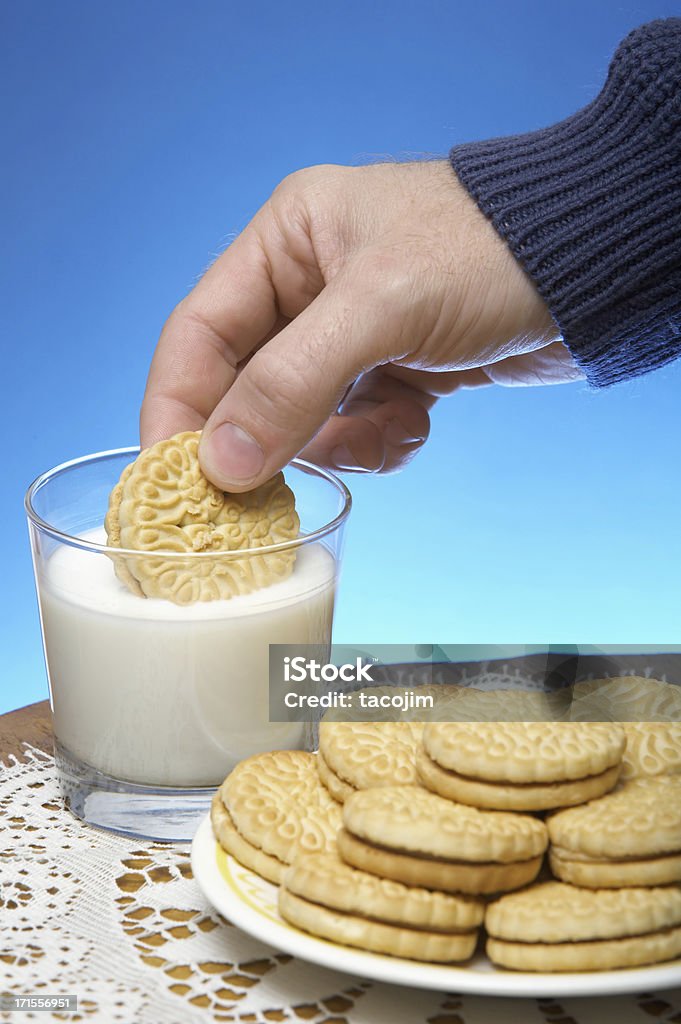 Cookie & молоко - Стоковые фото Печенье роялти-фри